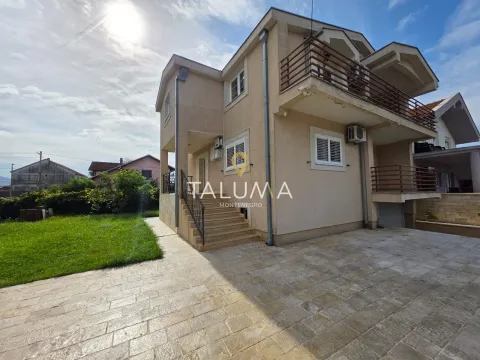 Izdavanje, kuća, 300m², Gornja Gorica, Podgorica