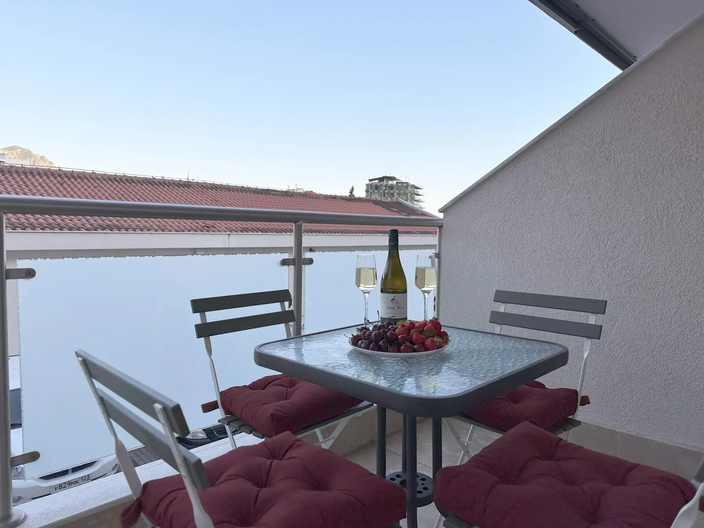Furnished terrace with a table, chairs, and a view of the surroundings.