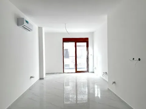 Prodaja, jednosoban stan, 46m², Ilino, Bar