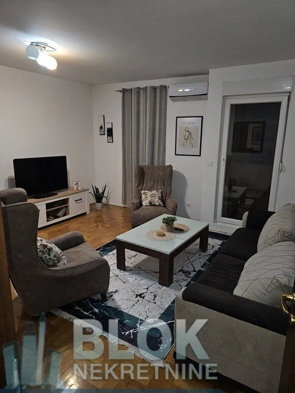 Izdavanje, dvosoban stan, 66m², Tuški Put, Podgorica