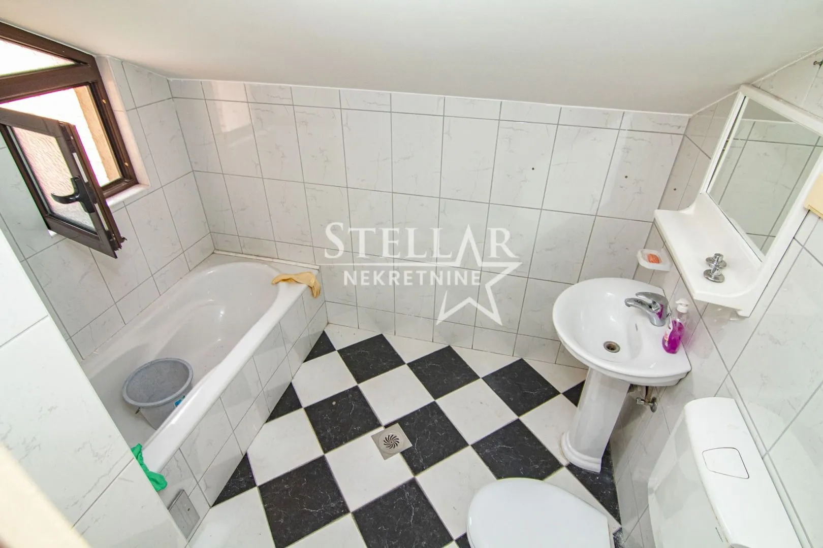 Rent, office space, 120m², Stari Aerodrom, Podgorica