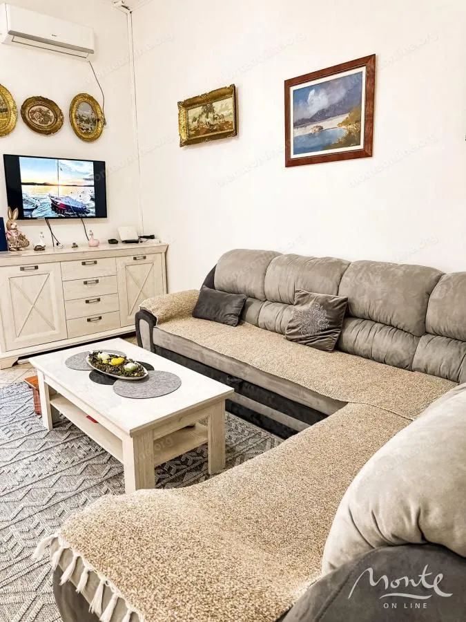 Prodaja, dvosoban stan, 60m², Škaljari, Kotor