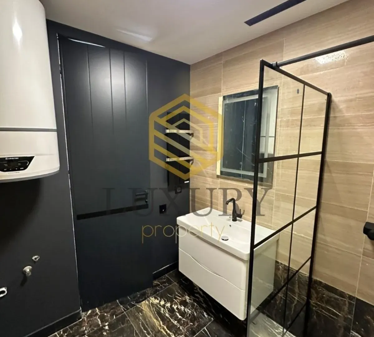 Izdavanje, trosoban stan, 111m², Zagorič, Podgorica