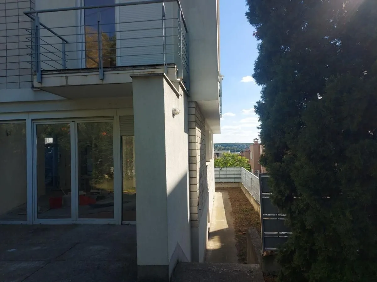 Izdavanje, kuća, 300m², Savski Venac, Beograd