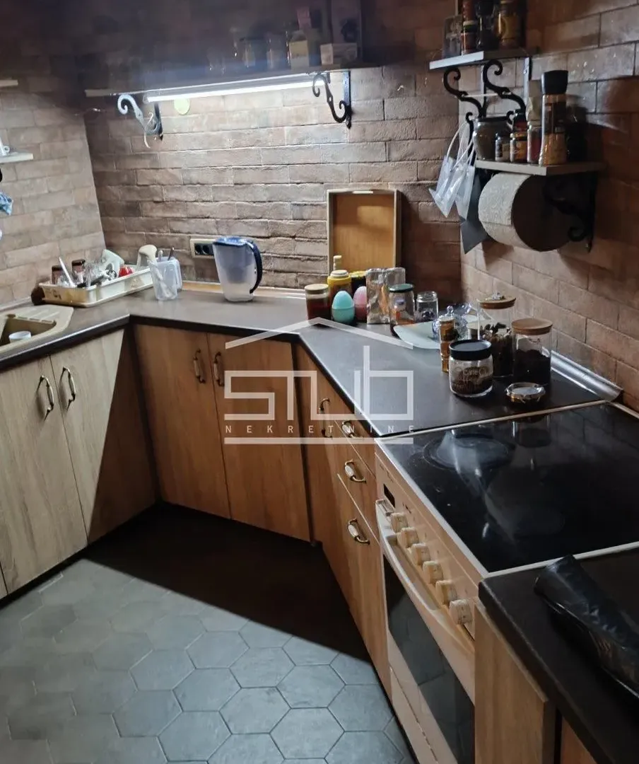 Prodaja, trosoban stan, 114m², Centar, Pančevo