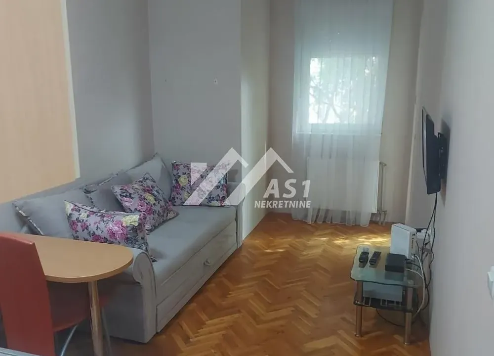 Izdavanje, jednosoban stan, 30m², Centar, Novi Sad