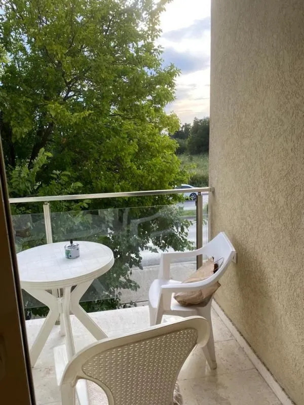 Izdavanje, jednosoban stan, 49m², Šušanj, Bar