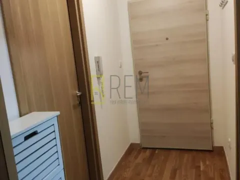 Izdavanje, dvosoban stan, 55m², Centar, Podgorica - image 11