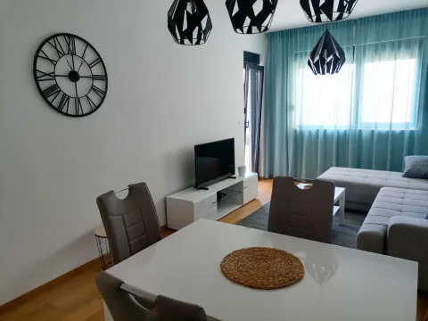 Rent, one bedroom apartment, 44m², Bečići, Budva - image 5