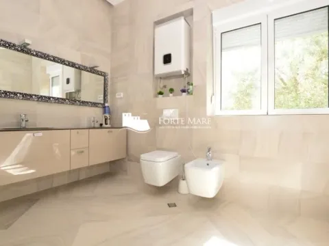 Prodaja, kuća, 285m², Njivice, Herceg Novi - image 9