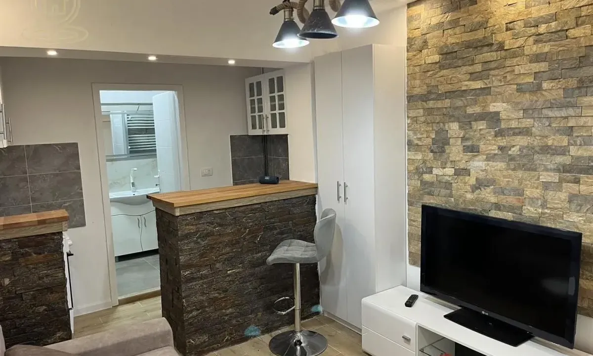 Izdavanje, garsonjera, 29m², Petrovaradin, Novi Sad