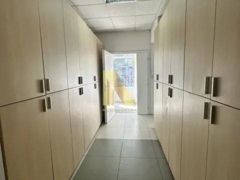 Izdavanje, poslovni prostor, 191m², Bulevar Evrope, Novi Sad Sve Podlokacije - image 10