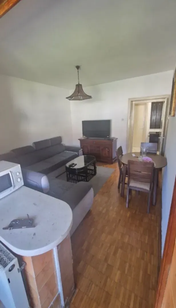 Izdavanje, dvosoban stan, 80m², Centar, Podgorica
