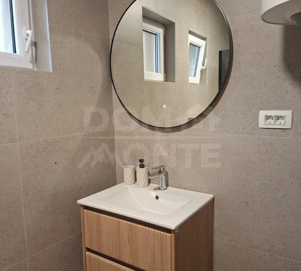 Izdavanje, jednosoban stan, 50m², Tivat, Crna Gora