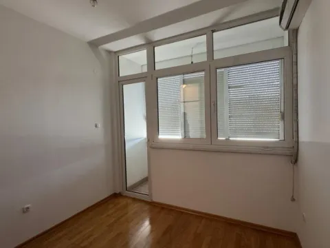 Izdavanje, dvosoban stan, 84m², Autobuska stanica, Podgorica - image 10