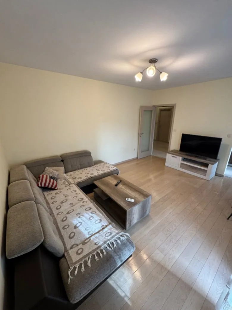 Izdavanje, dvosoban stan, 72m², City Kvart, Podgorica