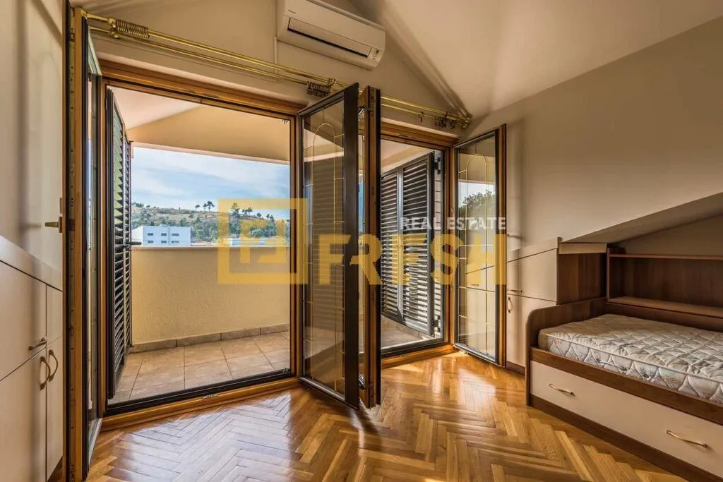 Rent, house, 370m², Zabjelo, Podgorica