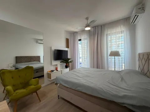 Prodaja, garsonjera, 27m², Bečići, Budva - image 9