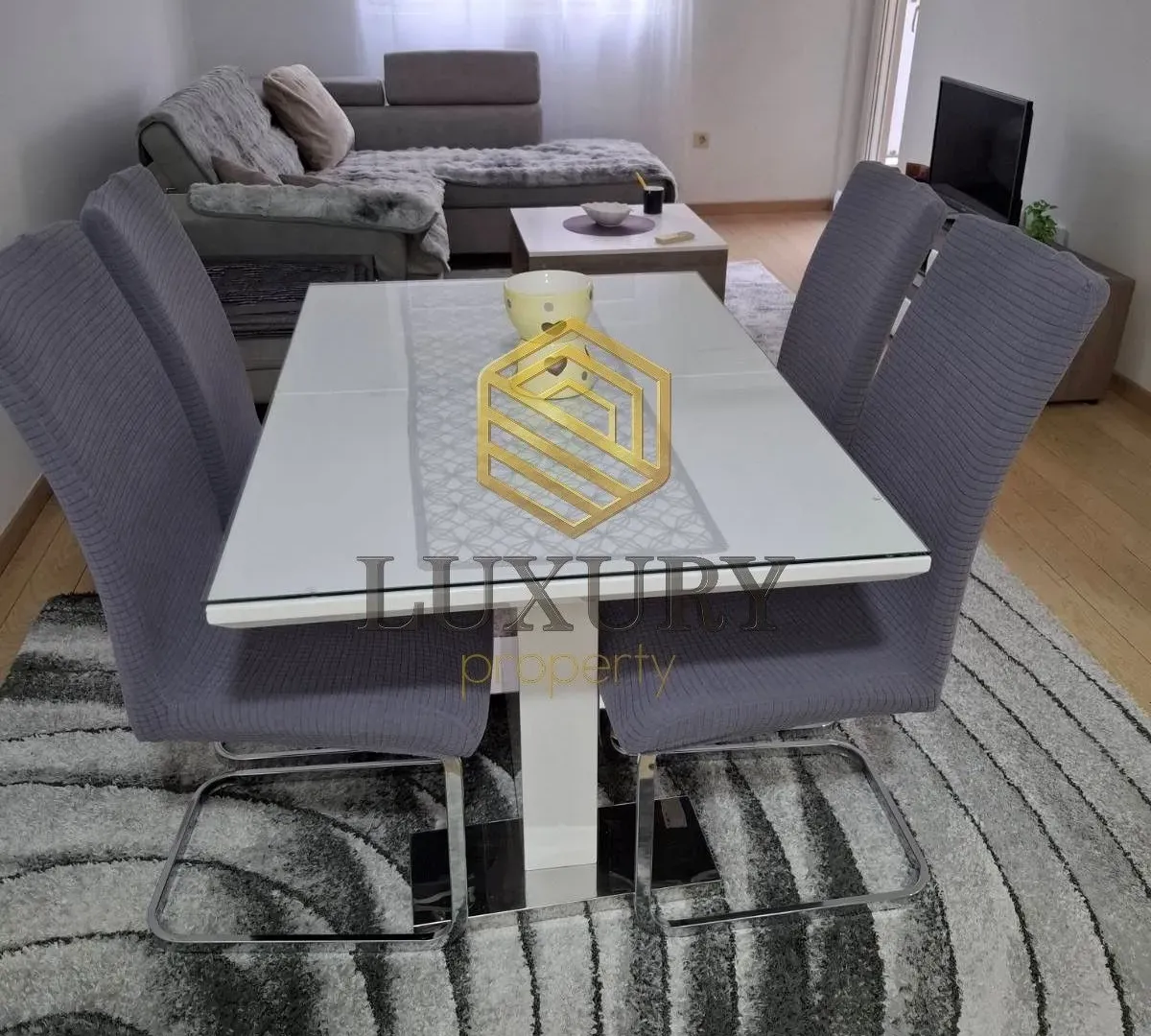 Izdavanje, jednosoban stan, 500m², City Kvart, Podgorica