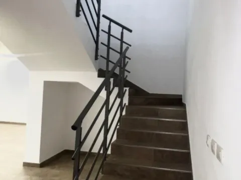 Rent, office space, 251m², Tološka šuma, Podgorica - image 2