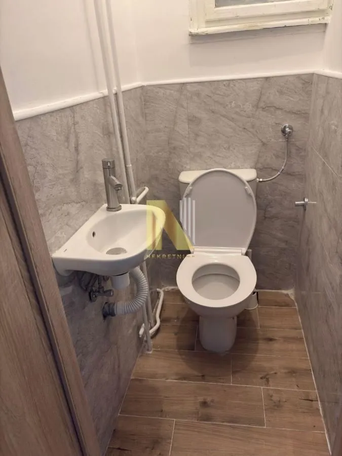 Izdavanje, trosoban stan, 65m², Centar, Novi Sad