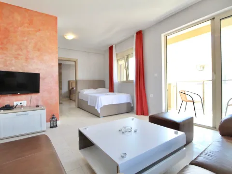 Rent, one bedroom apartment, 55m², Šušanj, Bar - image 2