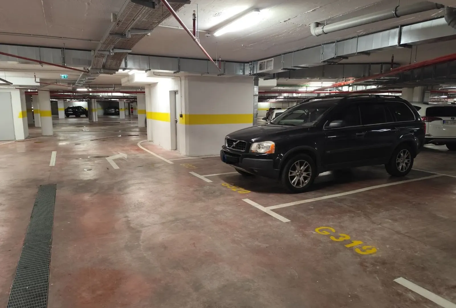 Rent, parking/garage, 13m², Central Point, Podgorica