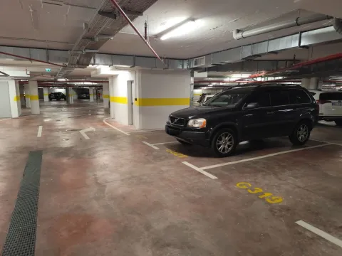 Rent, parking/garage, 13m², Central Point, Podgorica - image 1