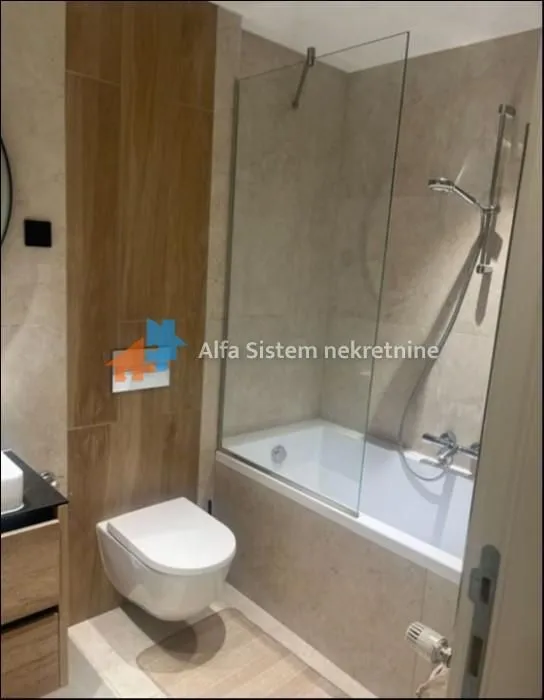 Izdavanje, trosoban stan, 80m², Savski Venac, Beograd