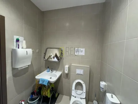 Sale, office space, 370m², Blok 9, Podgorica - image 4