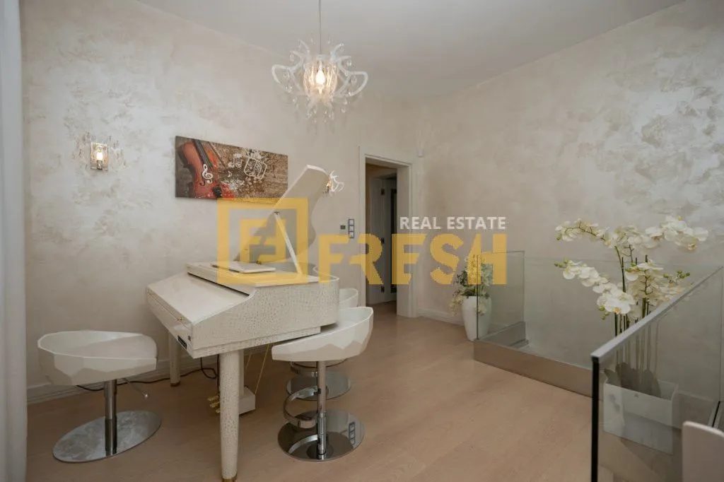 Prodaja, kuća, 300m², Tivat, Crna Gora
