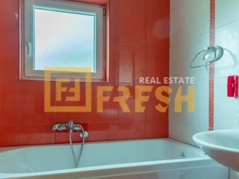 Izdavanje, kuća, 250m², Stari Aerodrom, Podgorica - image 11