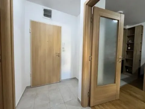 Prodaja, jednosoban stan, 45m², Stari Aerodrom, Podgorica - image 2