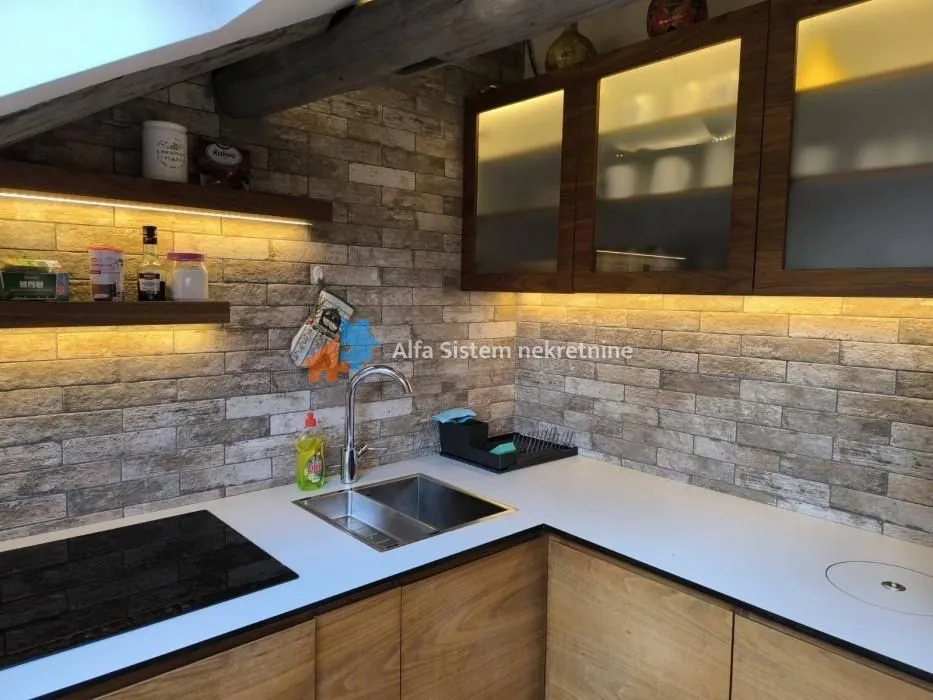 Izdavanje, četvorosoban stan, 108m², Stari Grad, Beograd