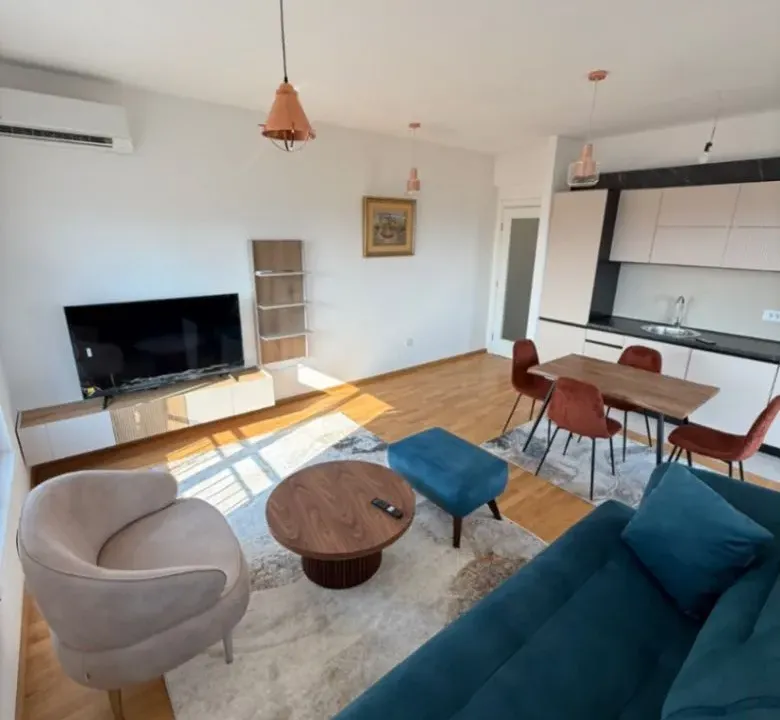 Izdavanje, dvosoban stan, 65m², Stari Aerodrom, Podgorica