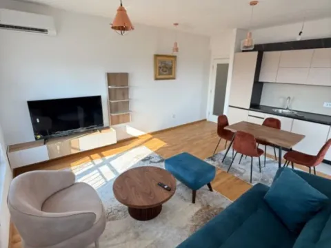 Izdavanje, dvosoban stan, 65m², Stari Aerodrom, Podgorica