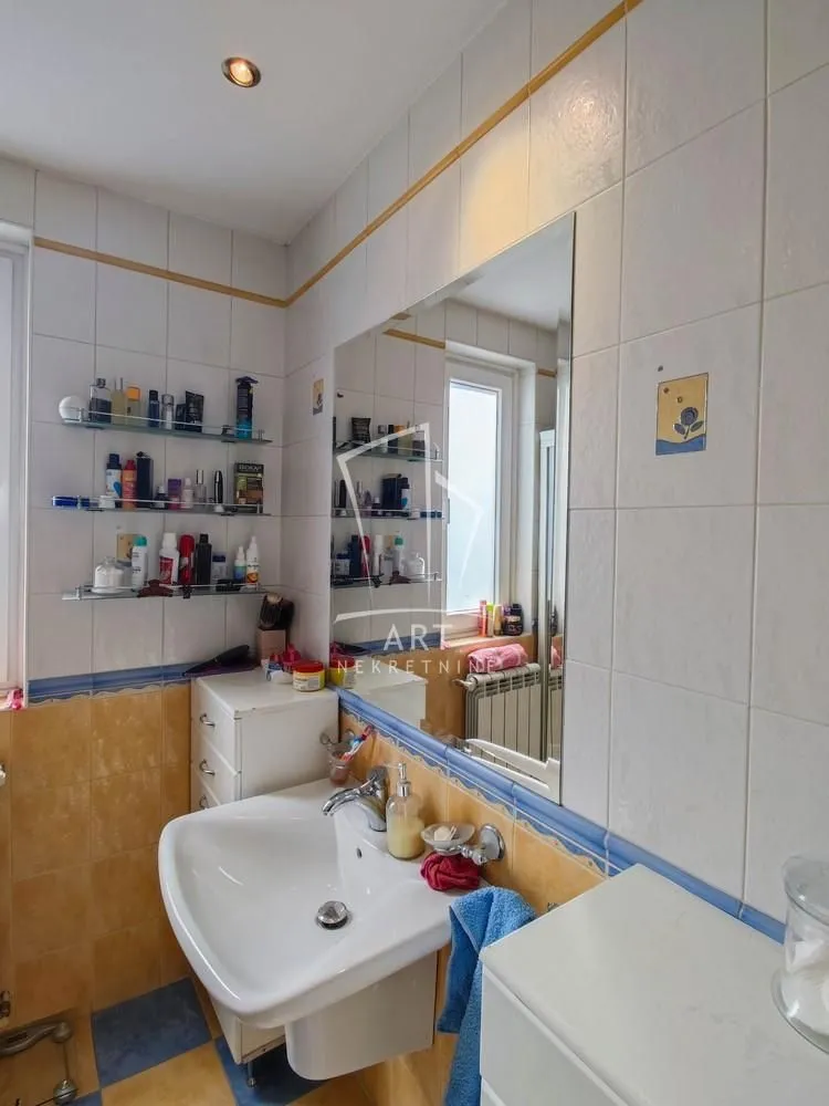 Prodaja, kuća, 204m², Banjica, Voždovac Sve Podlokacije