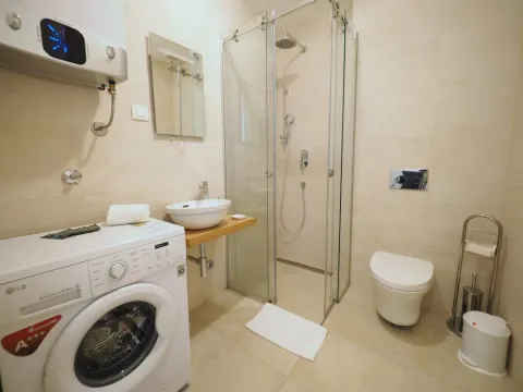 Izdavanje, jednosoban stan, 54m², Centar, Budva - image 3