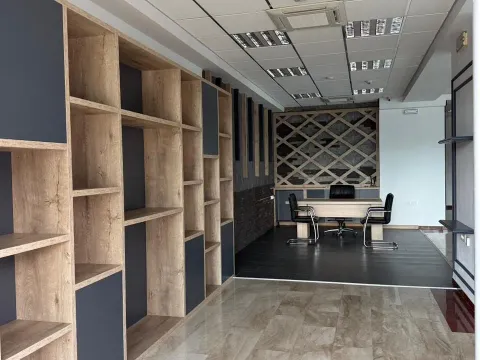 Izdavanje, poslovni prostor, 151m², Bečići, Budva - image 5