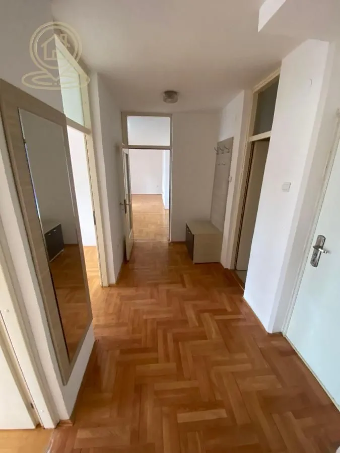 Izdavanje, trosoban stan, 73m², Centar, Niš