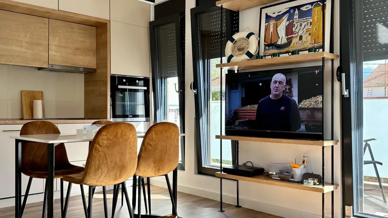 Izdavanje, stan, 50m², Tivat, Crna Gora