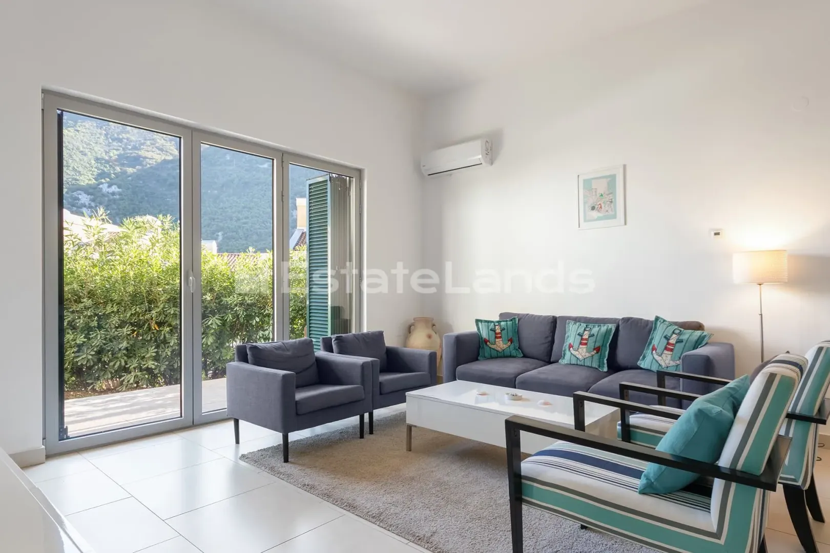 Prodaja, dvosoban stan, 84m², Morinj, Kotor