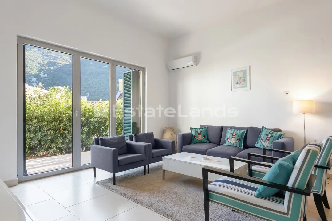 Sale, two bedroom apartment, 84m², Morinj, Kotor