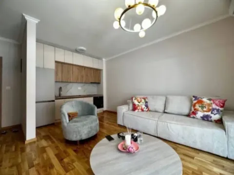 Sale, one bedroom apartment, 44m², Bečići, Budva - image 1