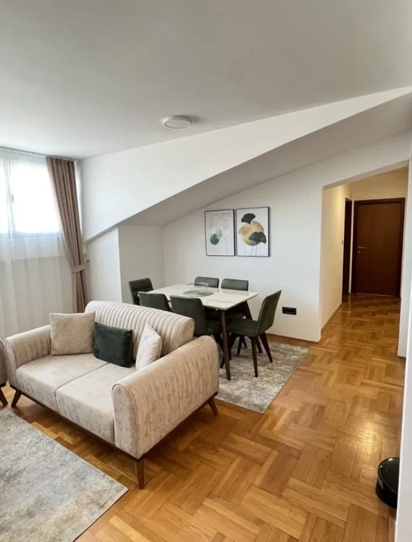 Izdavanje, dvosoban stan, 71m², Stari Aerodrom, Podgorica