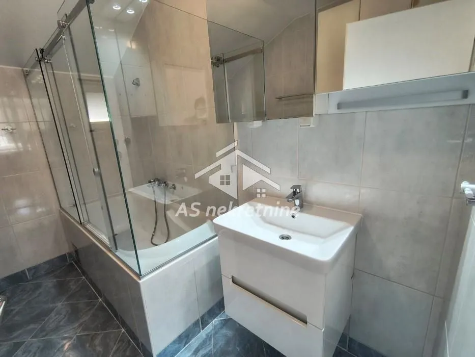 Izdavanje, stan, 100m², Savski Venac, Beograd
