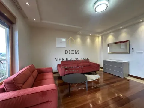 Izdavanje, četvorosoban stan, 130m², Centar, Podgorica - image 14