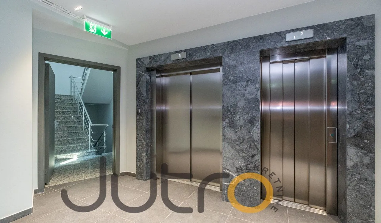 Prodaja, poslovni prostor, 2542m², Podgorica, Crna Gora