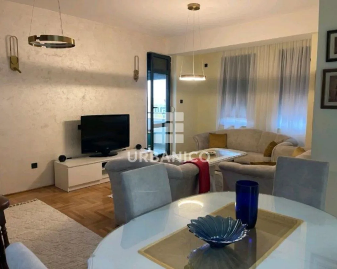 Izdavanje, dvosoban stan, 76m², Centar, Podgorica