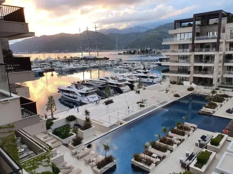 Prodaja, jednosoban stan, 80m², Porto Montenegro, Tivat - image 1